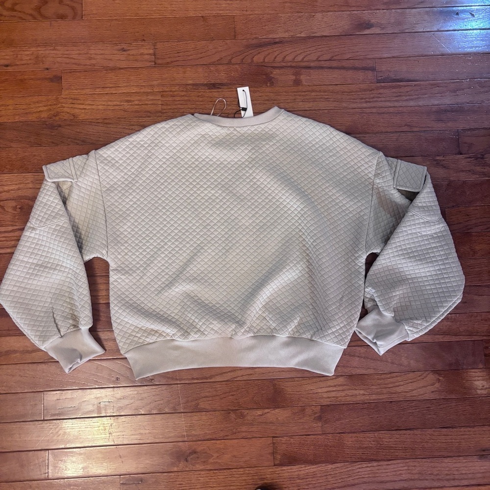 NWT boutique pullover women’s size M - Picture 2 of 4